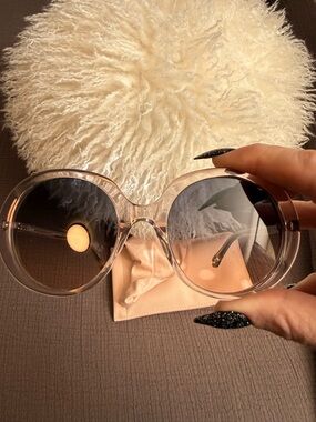 Chloé - Oversize Gradient Sunglasses - Clear
